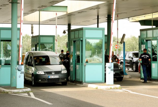 röszkei határátkelő, határ, ellenőrzés, vám, kiutazás, beutazás, forgalom