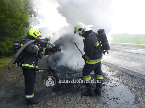 Kigyulladt egy autó Hajdúszoboszlón