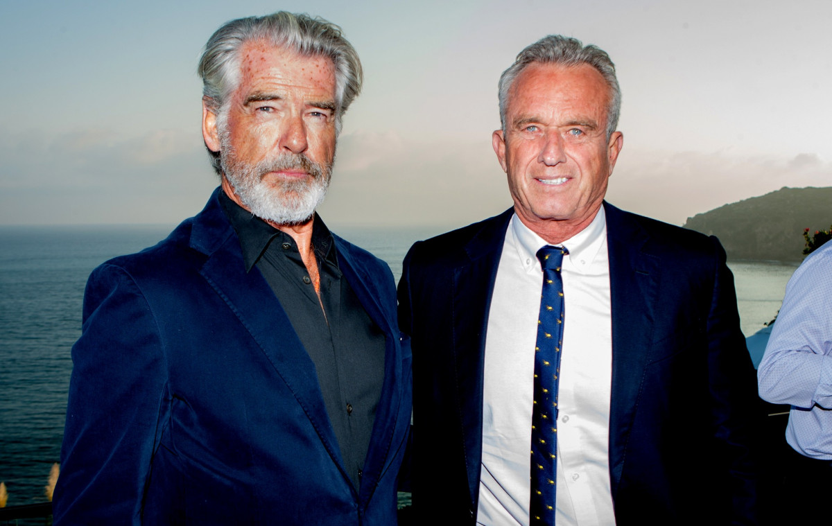 Robert F. Kennedy Jr. és Pierce Brosnan