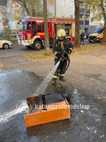 Tűz ütött ki Nyíregyházán, a Fazekas János téren