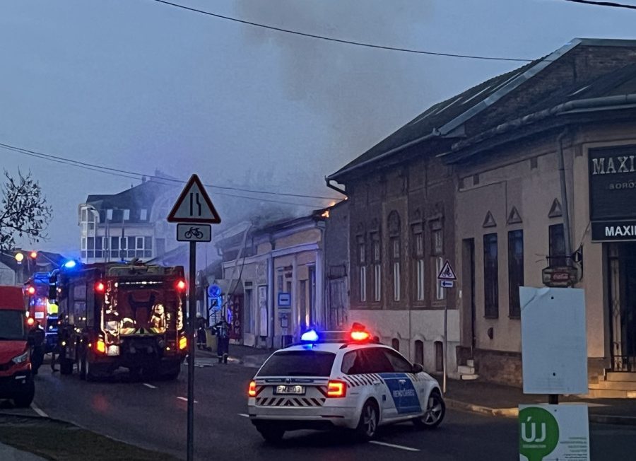 Kigyulladt egy épület Nyíregyháza belvárosában