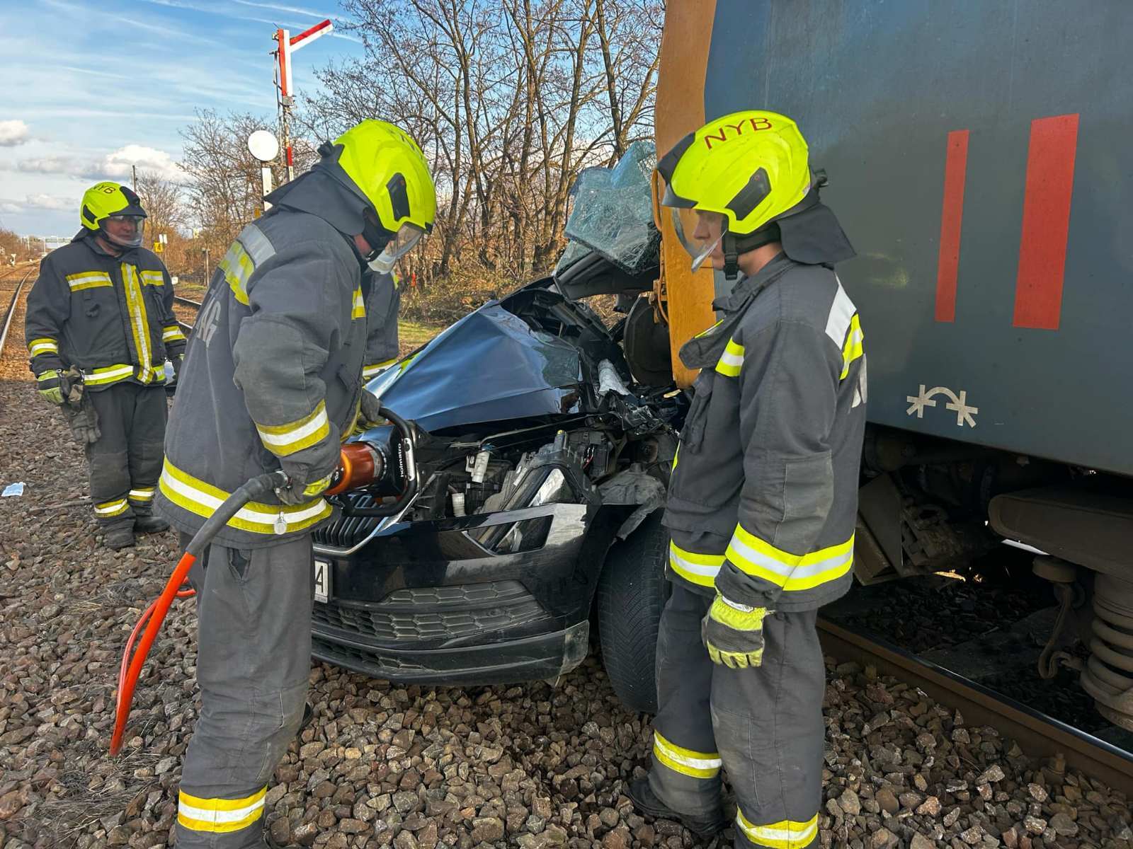 Súlyos vonatbalesethez riasztották a tűzoltókat Nyírbátorba