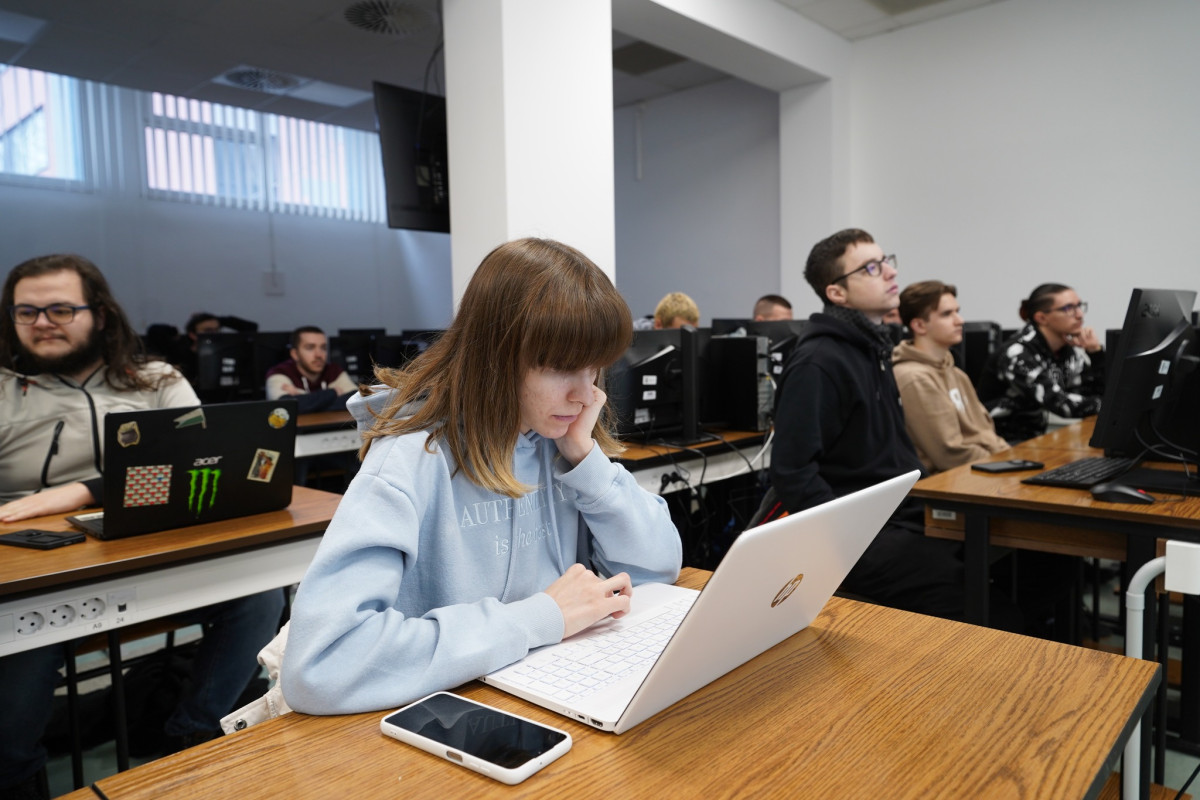 Új tanteremmel bővült a Matematika és Informatika Intézet