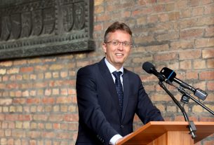 Szeged, Prof. Dr. Dávid Lajos, Gyógyszerészeti Intézet, Dóm tér, Nemzeti Emlékcsarnok, Pantheon, emléktábla, avatás, Hankó Balázs, Kiss-Rigó László, Rovó László