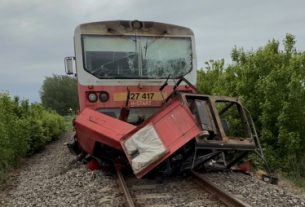 Vonat és traktor ütközött Tiszalökön