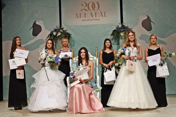 200. Anna-bál