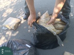 Dohányhegyeket találtak a kocsiban és a garázsban is Szabolcsban