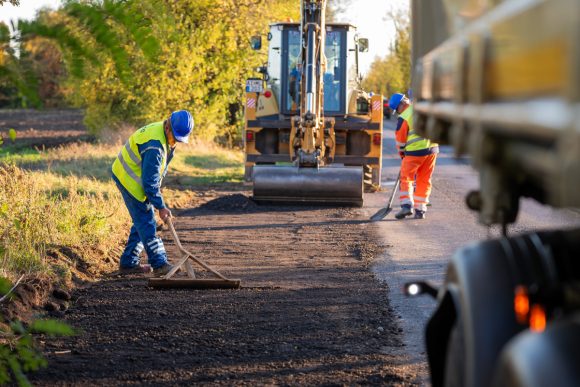 aszfaltozás a Határ úton
