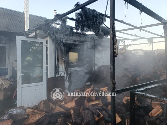 Majdnem elégett az összes tűzifa Debrecenben