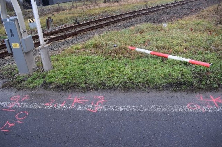 Valaki letörte a vasúti sorompó rúdját Nyírmadánál