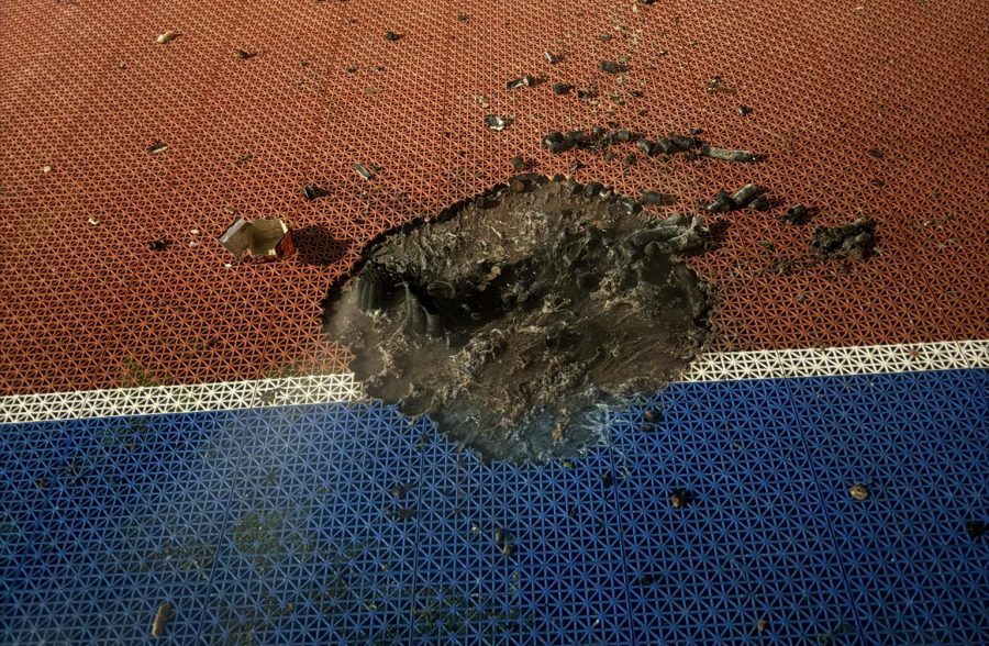 Tűzijátékozók tették tönkre a nyíregyházi kosárlabdapályát