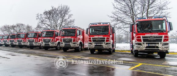 Új komplex tűzoltó gépjárműfecskendőt kaptak a kisvárdai tűzoltók