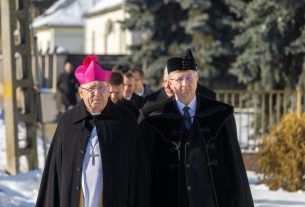 Ökumenikus istentiszteleten áldották meg Szatmárcsekén a megújult református templomot