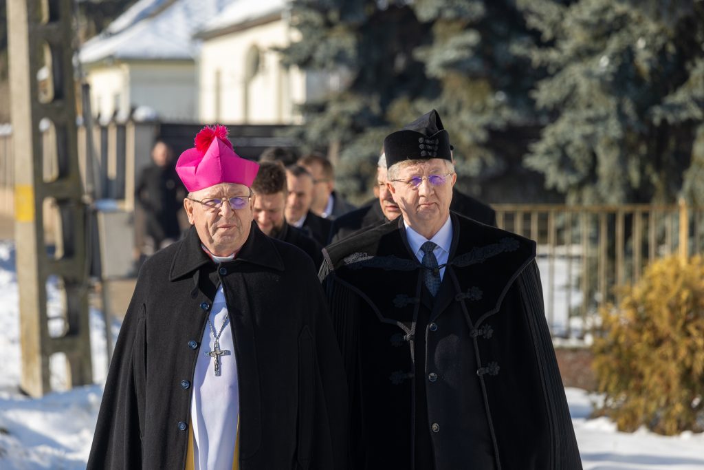 Ökumenikus istentiszteleten áldották meg Szatmárcsekén a megújult református templomot