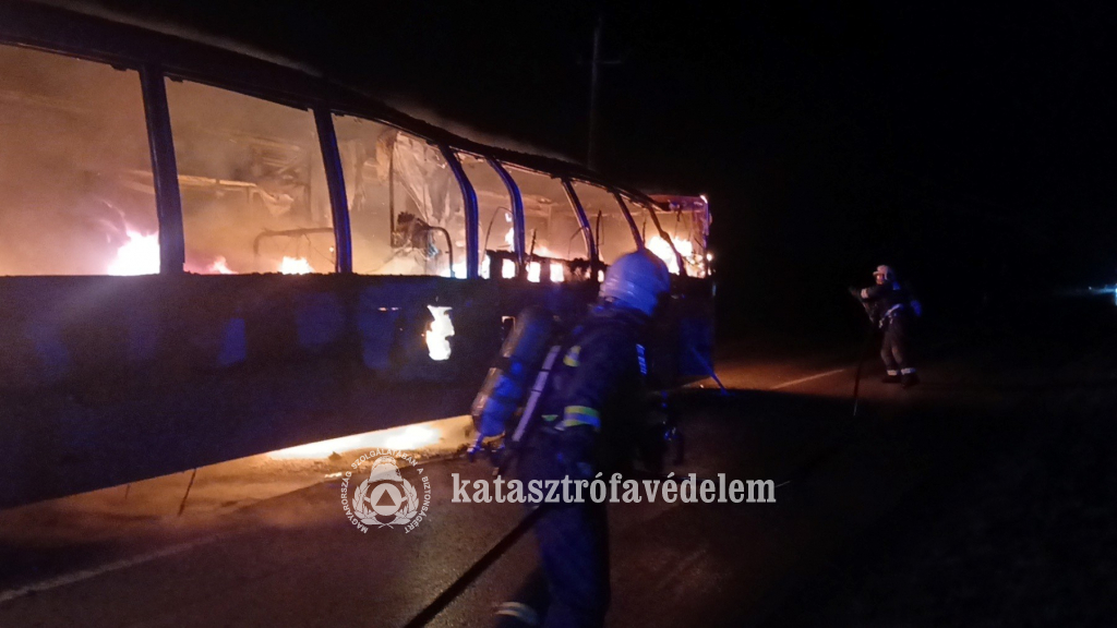 Kigyulladt egy busz Kemecse és Nyírbogdány között