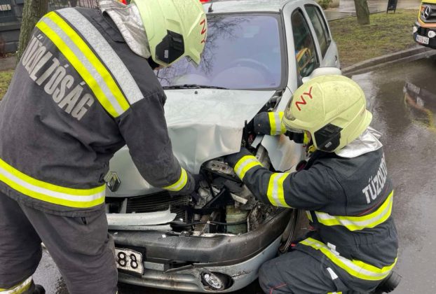 Két autó ütközött Nyíregyházán