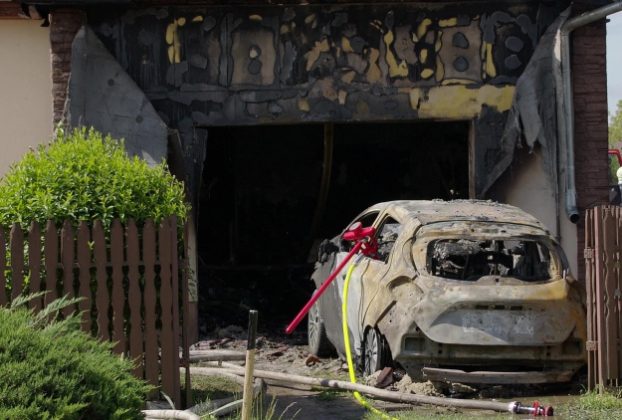 Kigyulladt egy autó Nyíregyházán