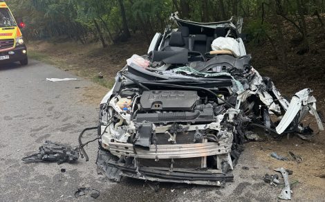Beszorult roncsból kellett kimenteni a sofőrt Nyírlugoson