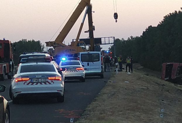 Tragikus buszbaleset az M3-as autópályán: többen meghaltak