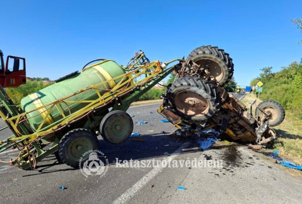 Kamion és mezőgazdasági vontató ütközött egymásnak Szamosbecsnél
