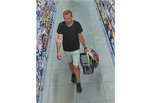 Lopás gyanúja miatt keresi a férfit a nyíregyházi rendőrség