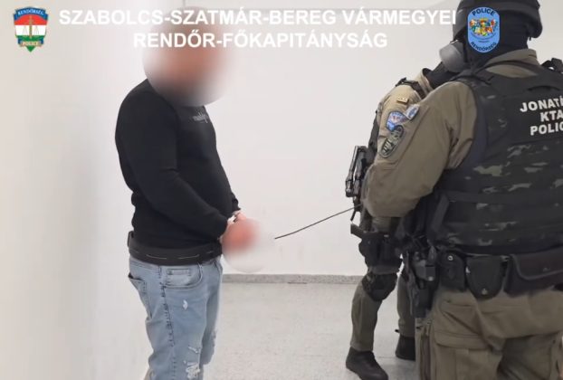 Embercsempész-hálózat fejét adták át a szabolcsi rendőröknek